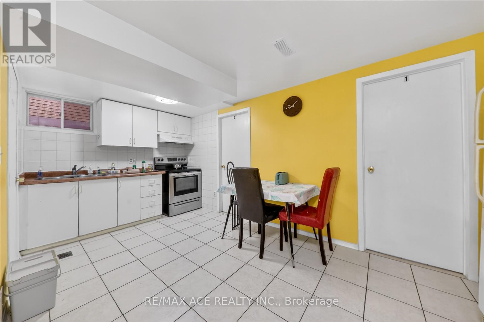 Bsmt Room 1 - 83 Ward Avenue, Hamilton, Ontario  L8S 2E8 - Photo 4 - X13739136