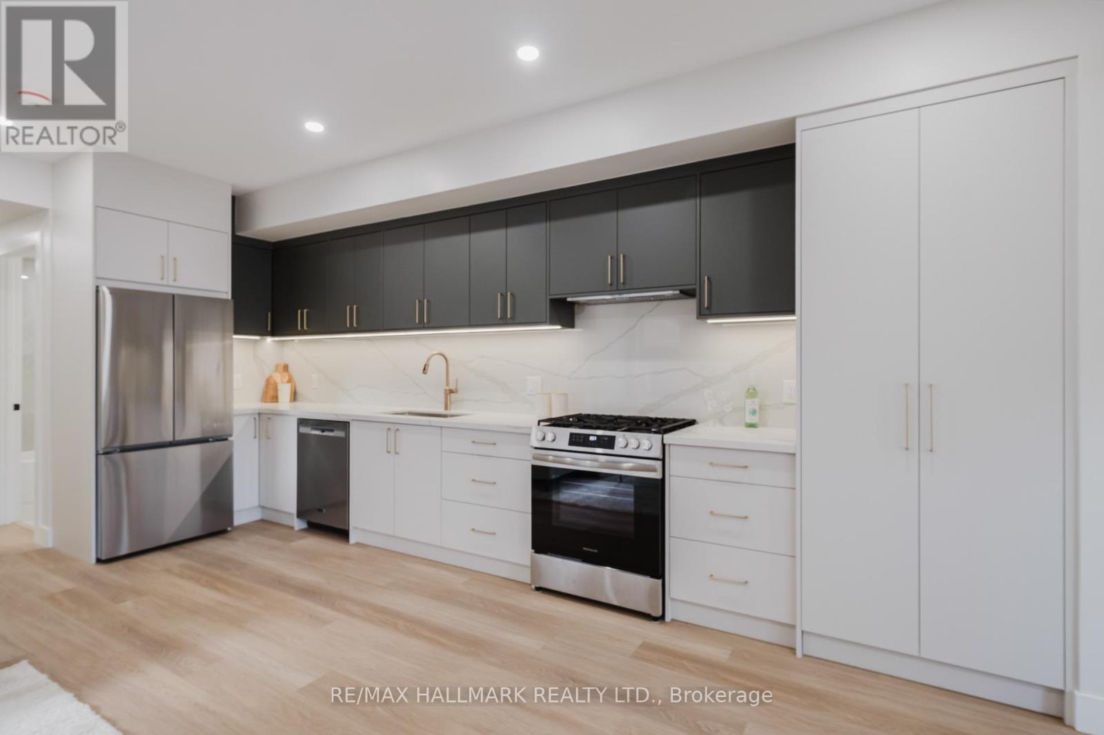 1 - 37 Milverton Boulevard, Toronto, Ontario  M4J 1T5 - Photo 7 - E13738440