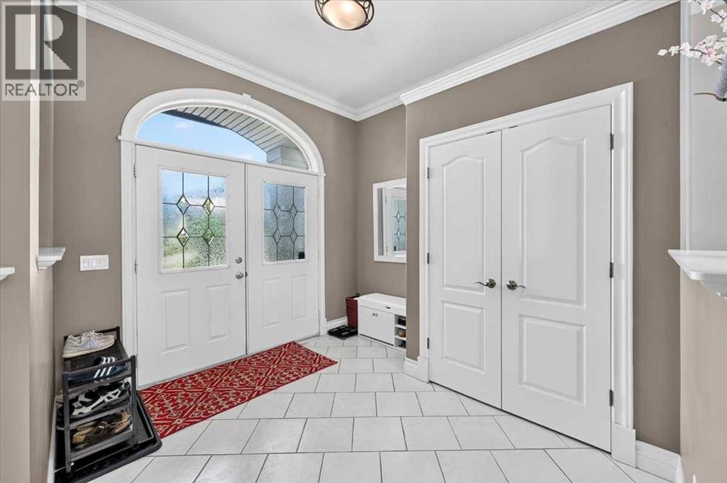234 Elmont Bay SW, Calgary, Alberta T3H 4X9 - Photo 4 - A2341225