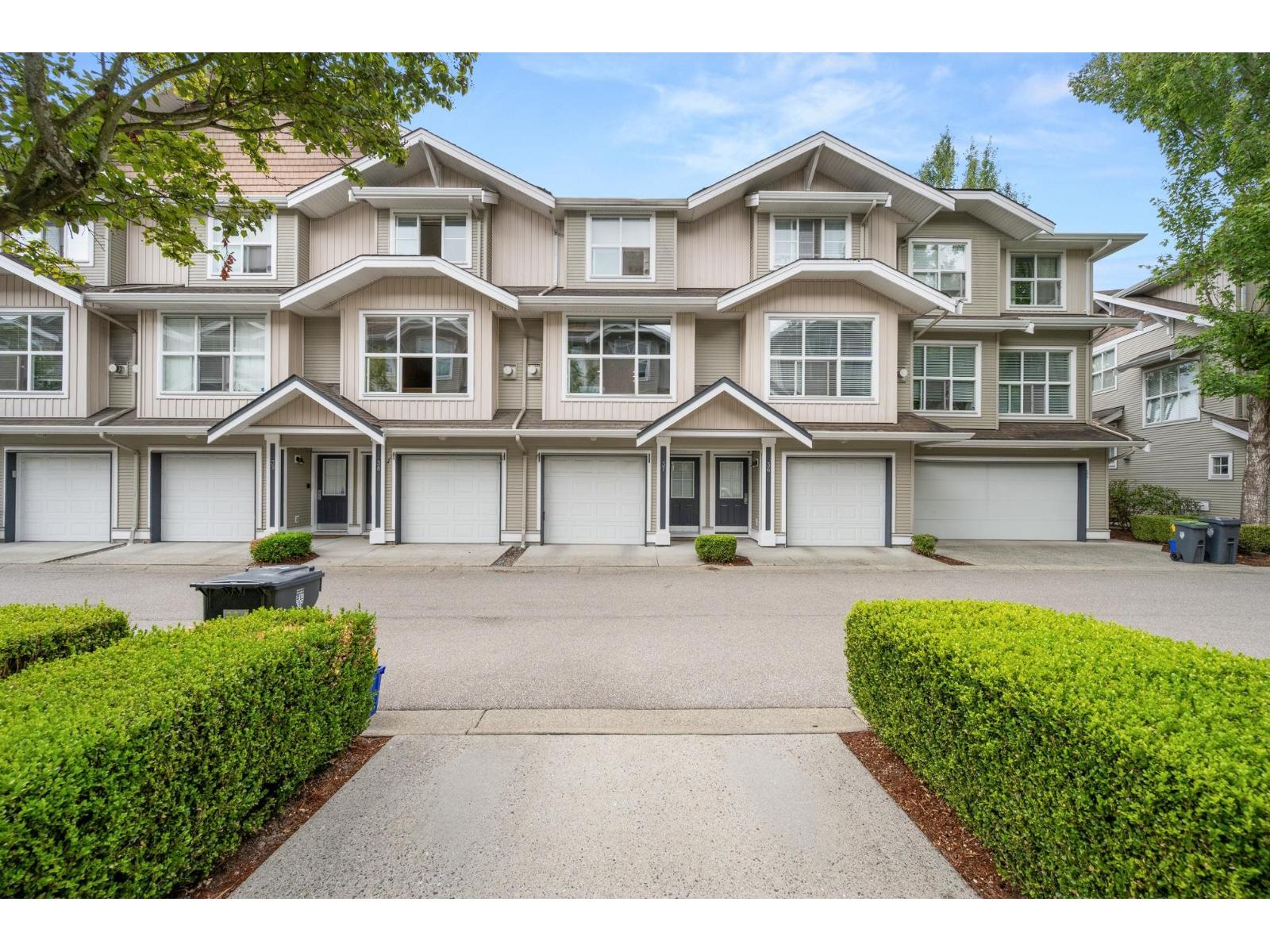 37 20460 66 AVENUE, Langley, British Columbia