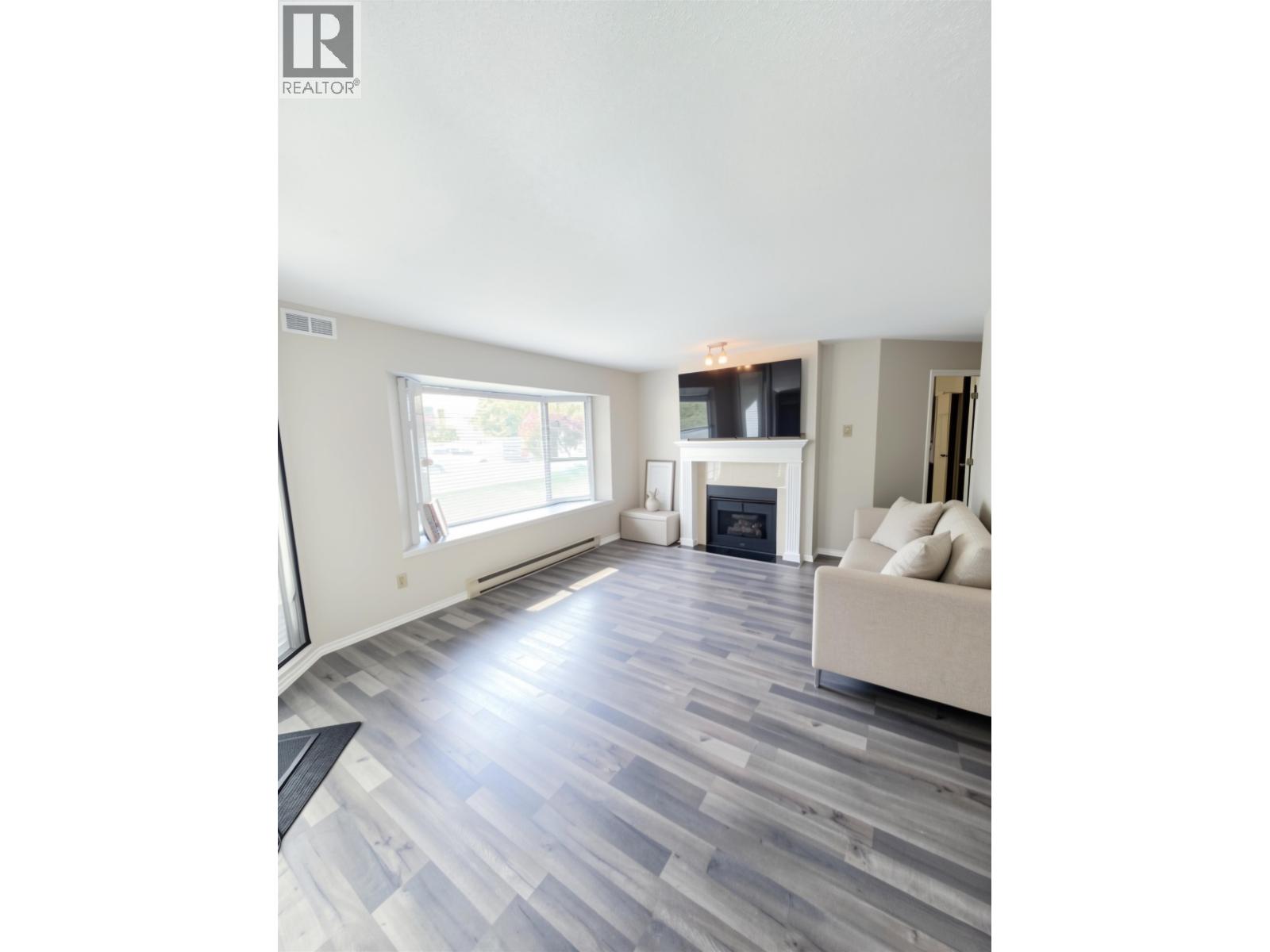 109 5250 Victory Street, Burnaby, British Columbia  V5J 5H2 - Photo 2 - R3161123