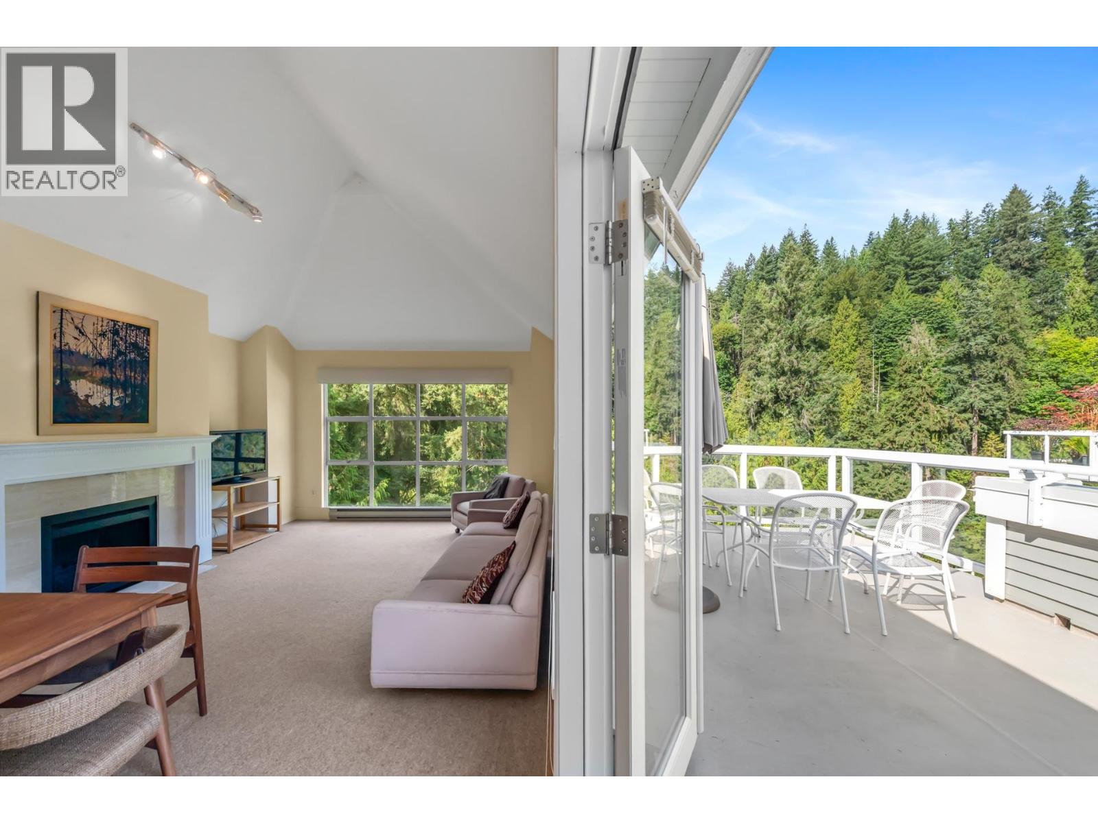 303 3373 CAPILANO CRESCENT, north vancouver, British Columbia