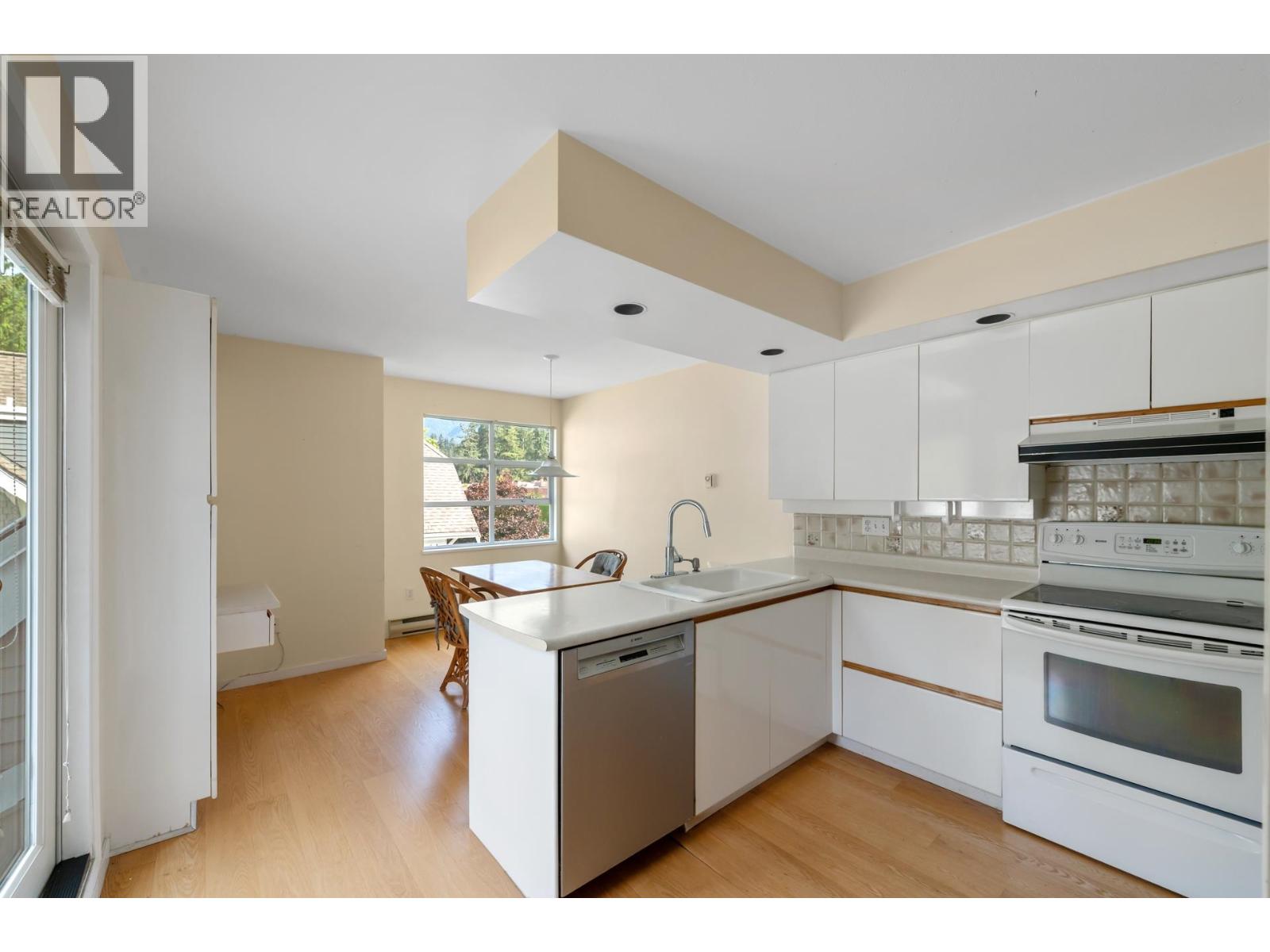 303 3373 Capilano Crescent, North Vancouver, British Columbia  V7R 4W7 - Photo 13 - R3161125