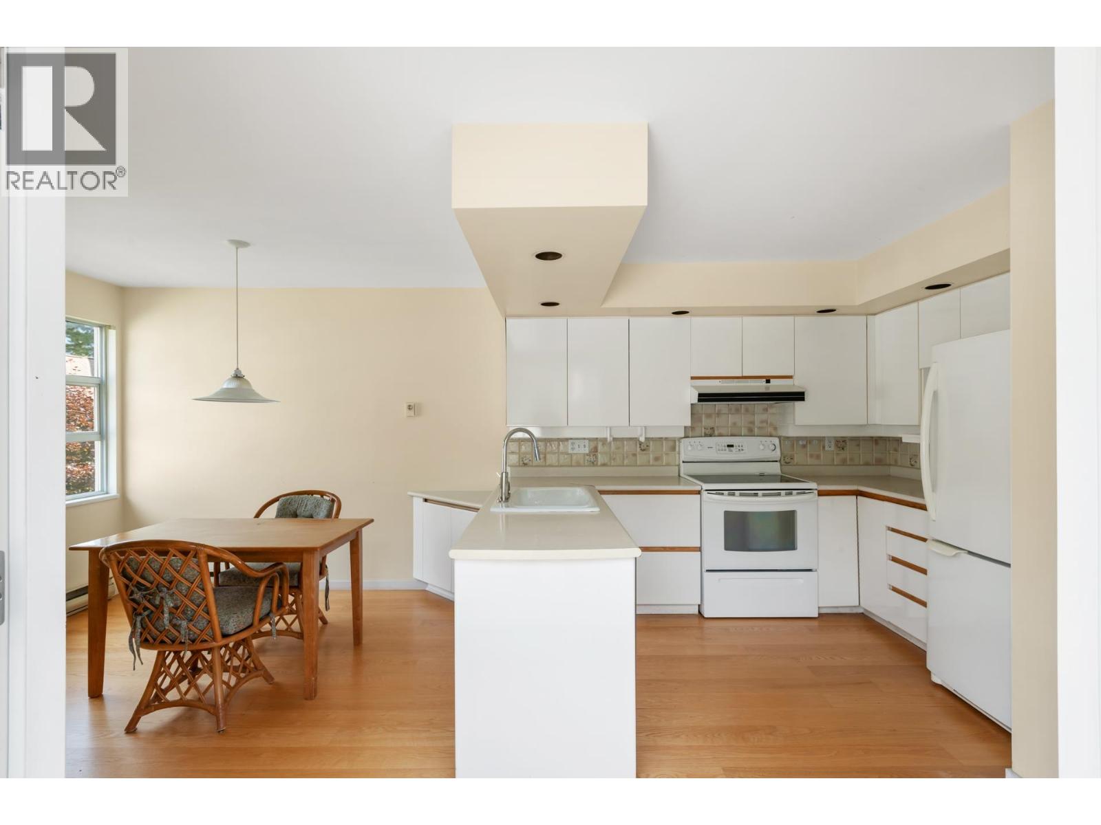303 3373 Capilano Crescent, North Vancouver, British Columbia  V7R 4W7 - Photo 14 - R3161125
