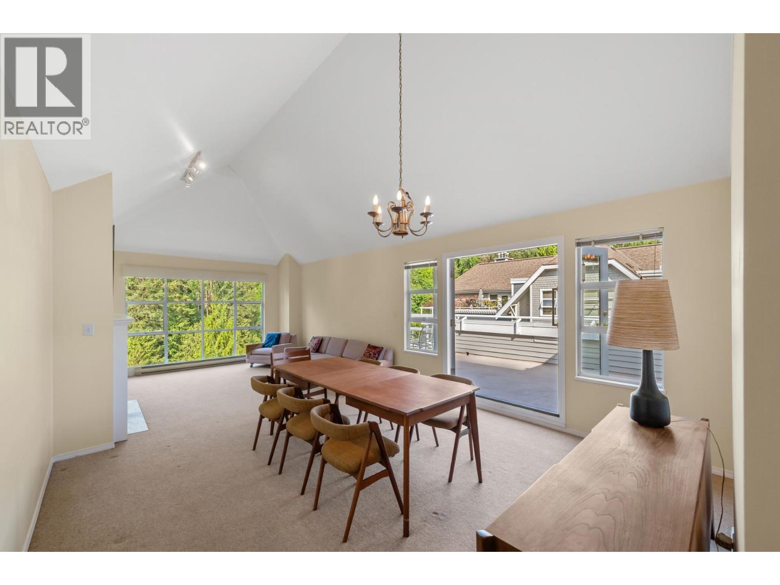 303 3373 Capilano Crescent, North Vancouver, British Columbia  V7R 4W7 - Photo 2 - R3161125