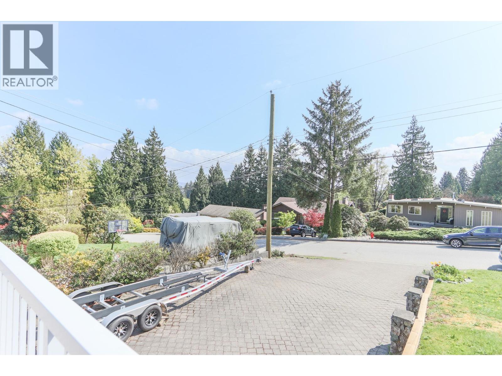 1352 E 16th Street, North Vancouver, British Columbia  V7J 1L4 - Photo 2 - R3161119