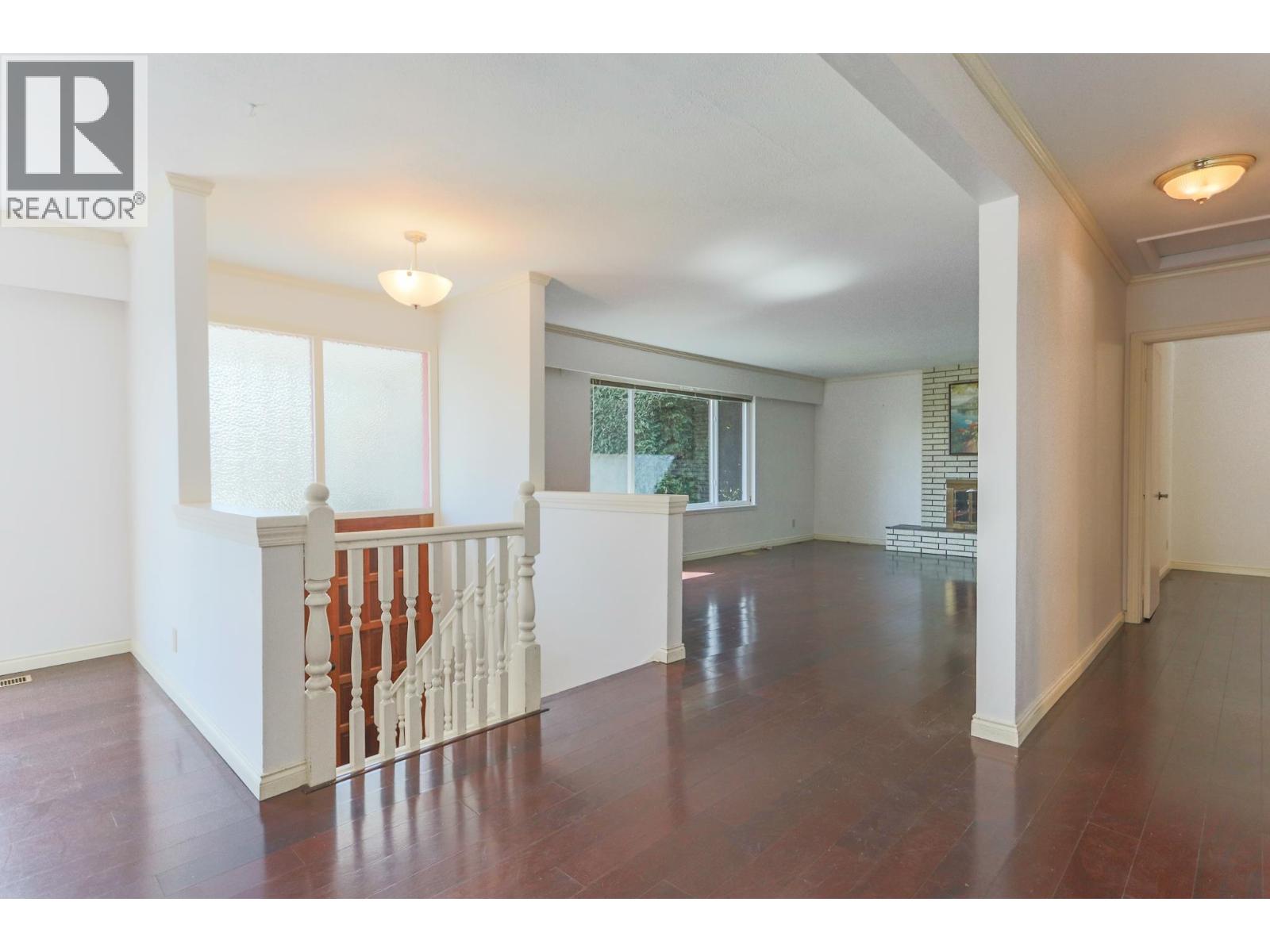 1352 E 16th Street, North Vancouver, British Columbia  V7J 1L4 - Photo 3 - R3161119