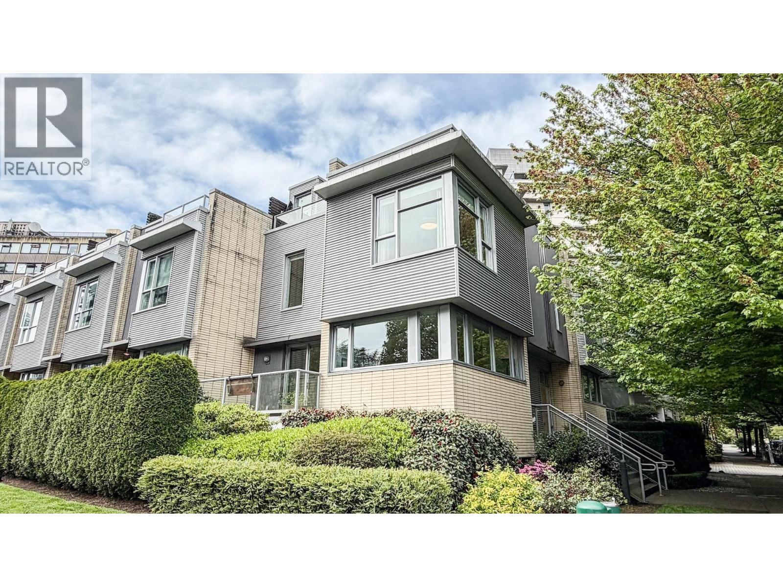 390 E 11th Ave, Vancouver, British Columbia  V5T 4V9 - Photo 1 - R3161109