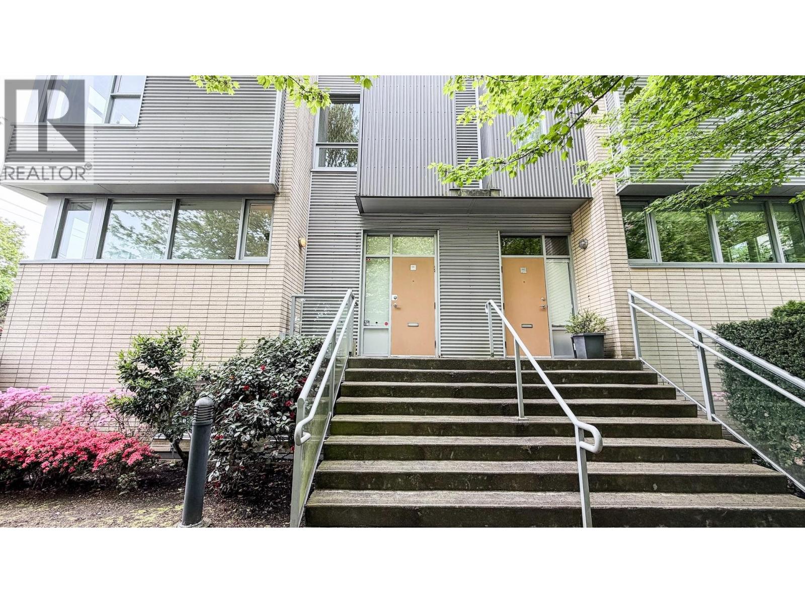 390 E 11th Ave, Vancouver, British Columbia  V5T 4V9 - Photo 2 - R3161109