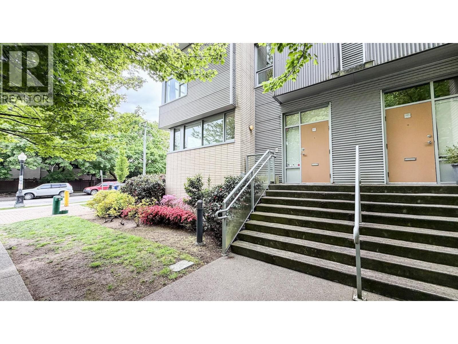 390 E 11th Ave, Vancouver, British Columbia  V5T 4V9 - Photo 3 - R3161109