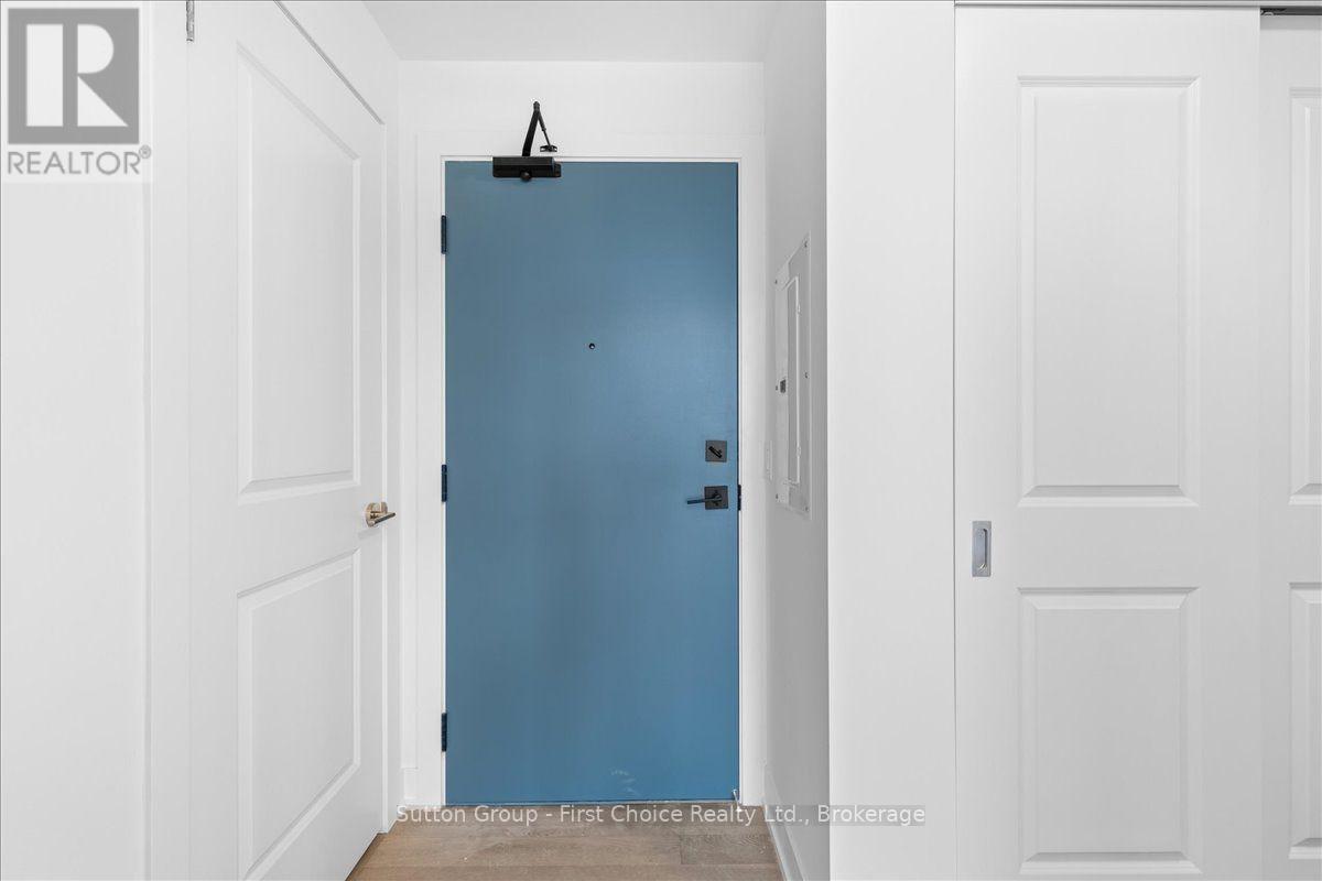 1063 Douglas Mccurdy Common Circle, Mississauga, Ontario  L5L 3H9 - Photo 2 - W13739172