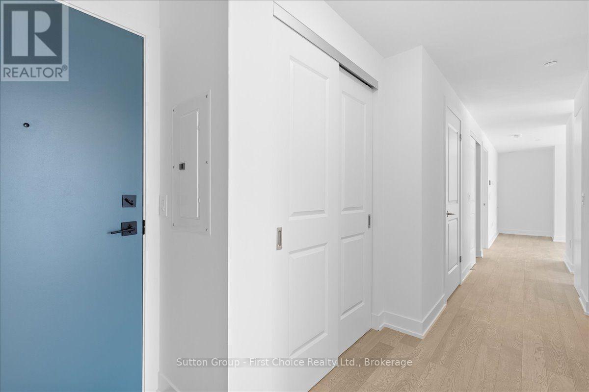 1063 Douglas Mccurdy Common Circle, Mississauga, Ontario  L5L 3H9 - Photo 3 - W13739172