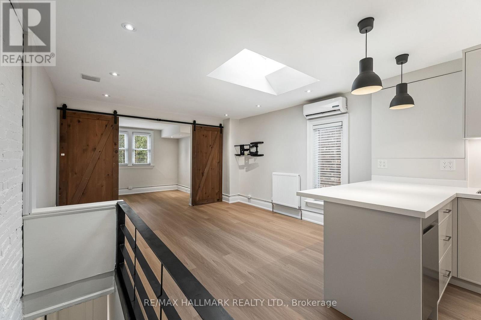 Upper - 229 Kingston Road, Toronto, Ontario  M4L 1T5 - Photo 2 - E13738008
