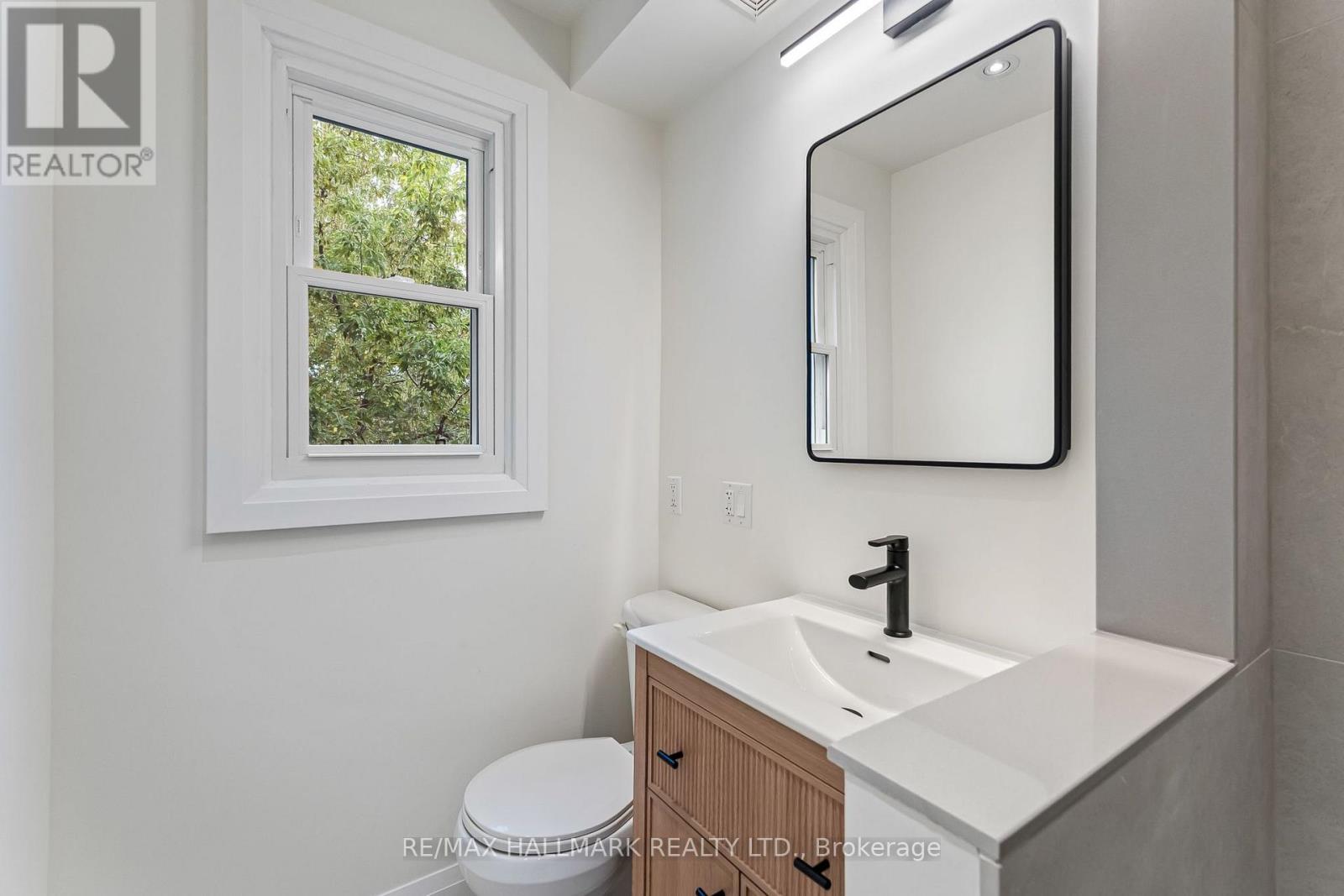 Upper - 229 Kingston Road, Toronto, Ontario  M4L 1T5 - Photo 23 - E13738008