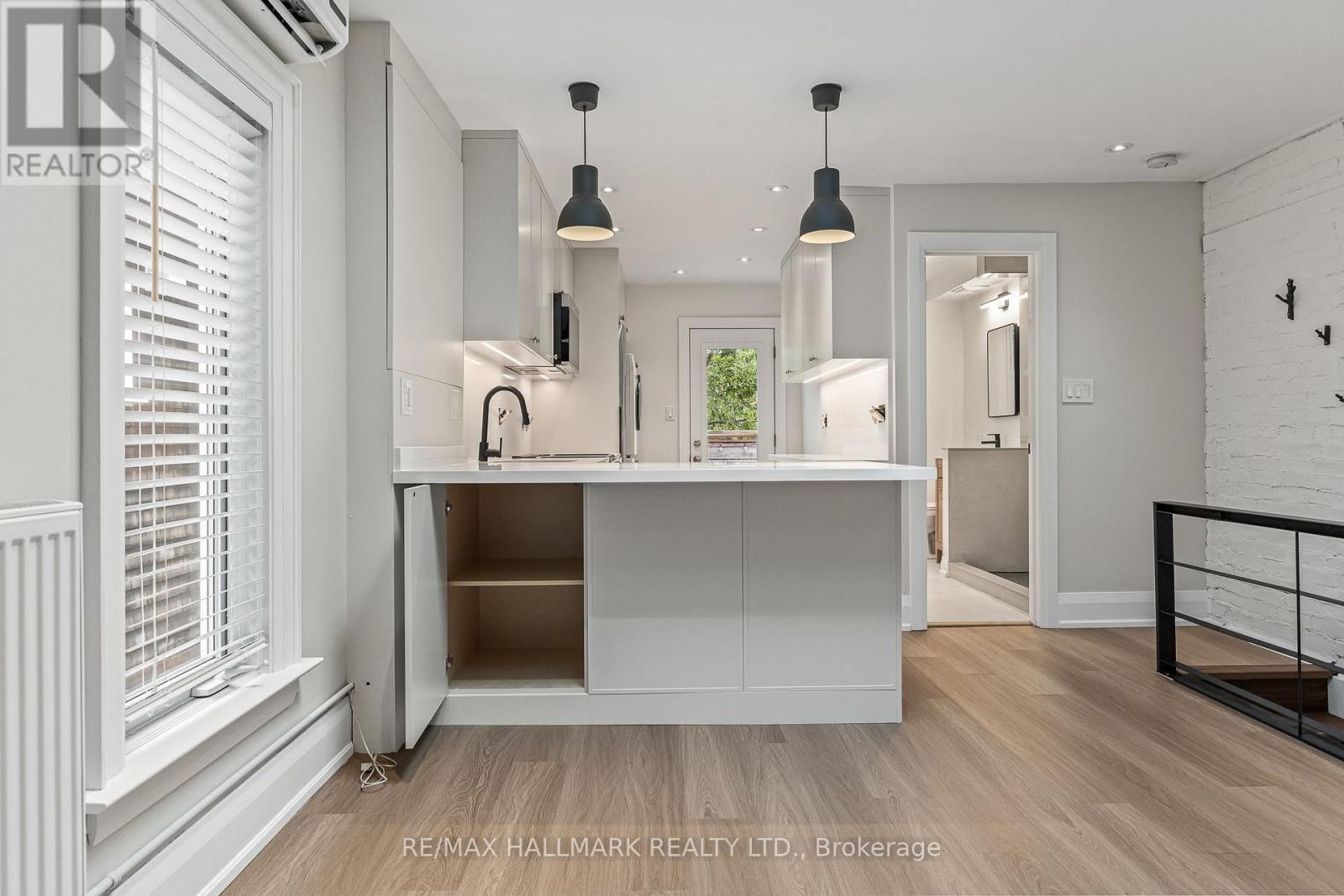 Upper - 229 Kingston Road, Toronto, Ontario  M4L 1T5 - Photo 9 - E13738008