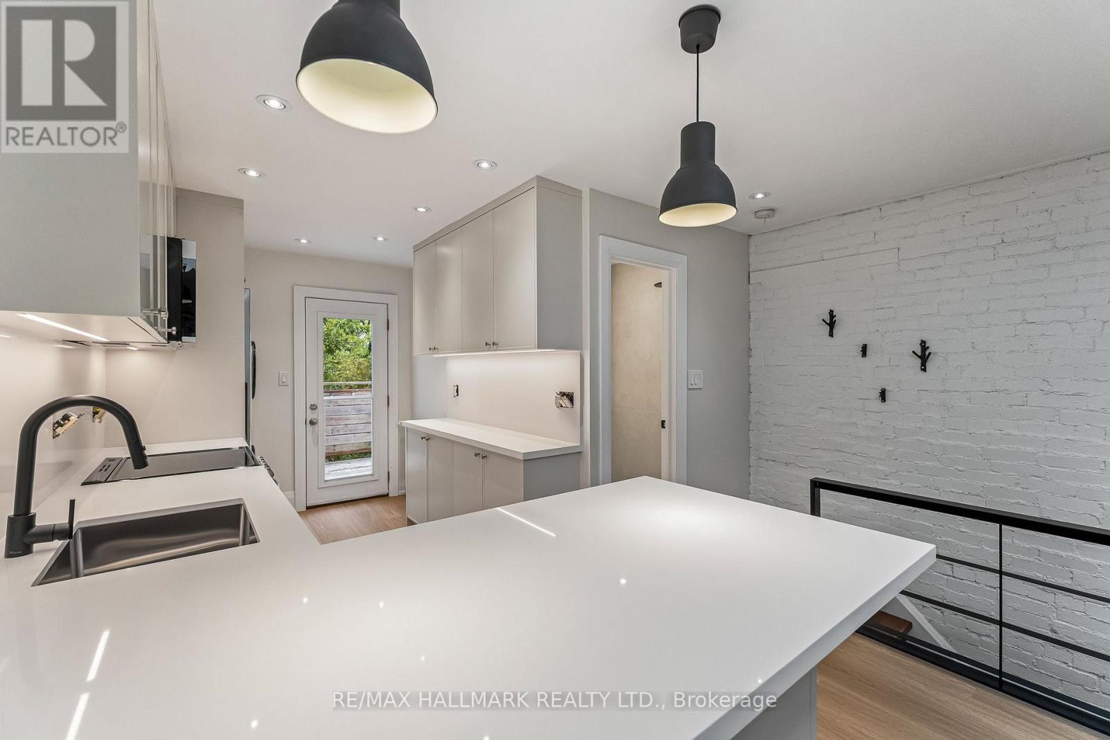 Upper - 229 Kingston Road, Toronto, Ontario  M4L 1T5 - Photo 3 - E13738008