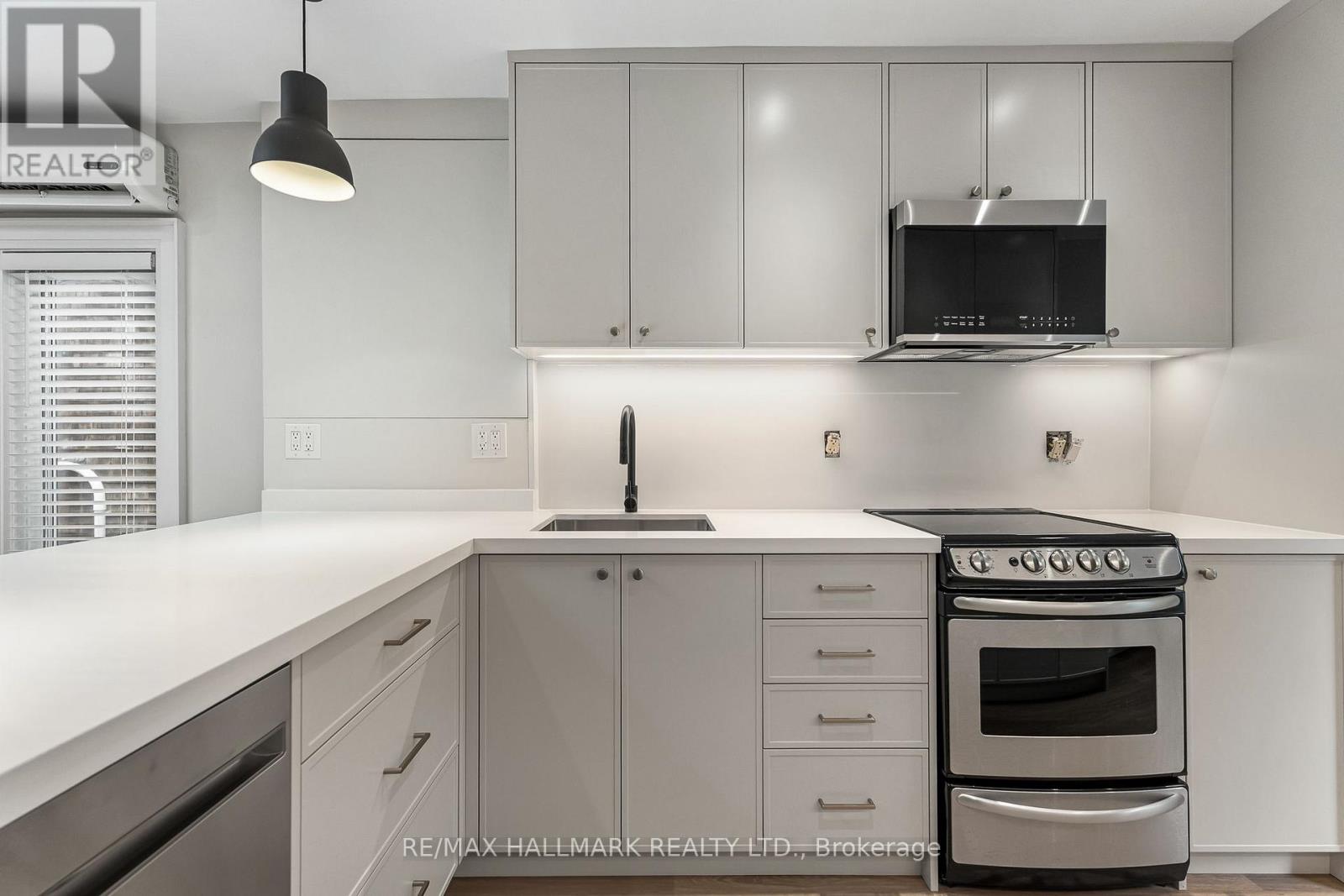 Upper - 229 Kingston Road, Toronto, Ontario  M4L 1T5 - Photo 4 - E13738008