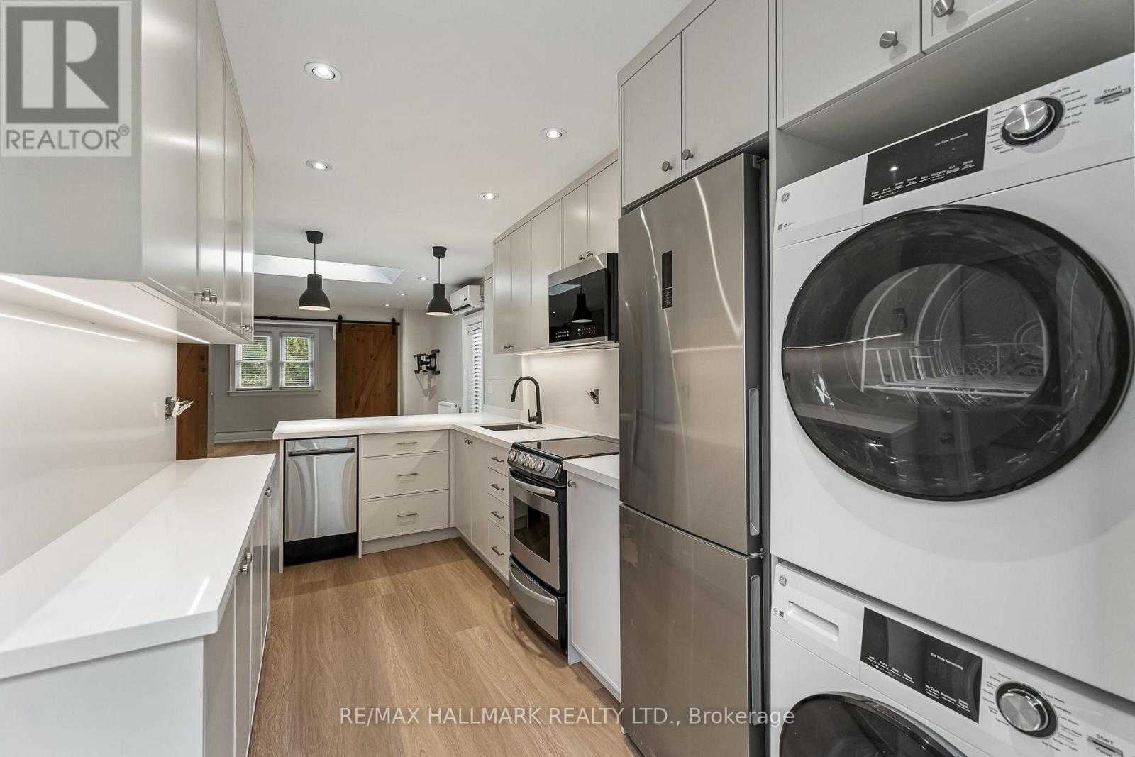 Upper - 229 Kingston Road, Toronto, Ontario  M4L 1T5 - Photo 7 - E13738008