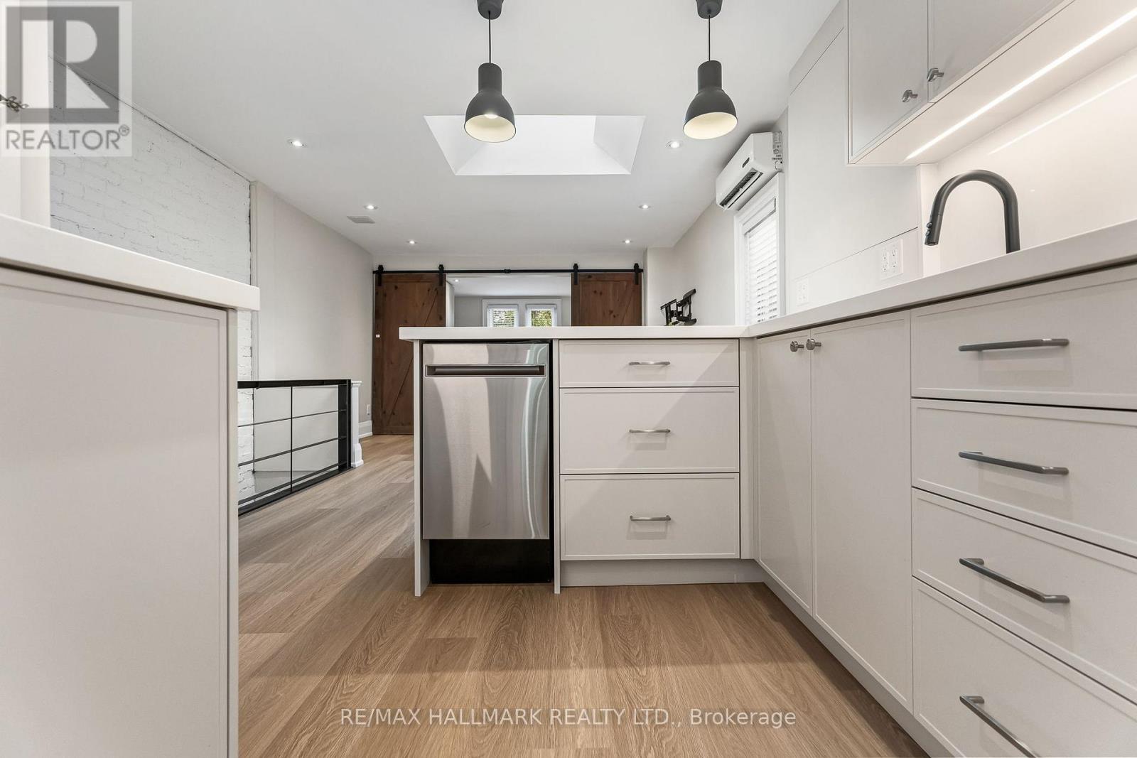 Upper - 229 Kingston Road, Toronto, Ontario  M4L 1T5 - Photo 8 - E13738008
