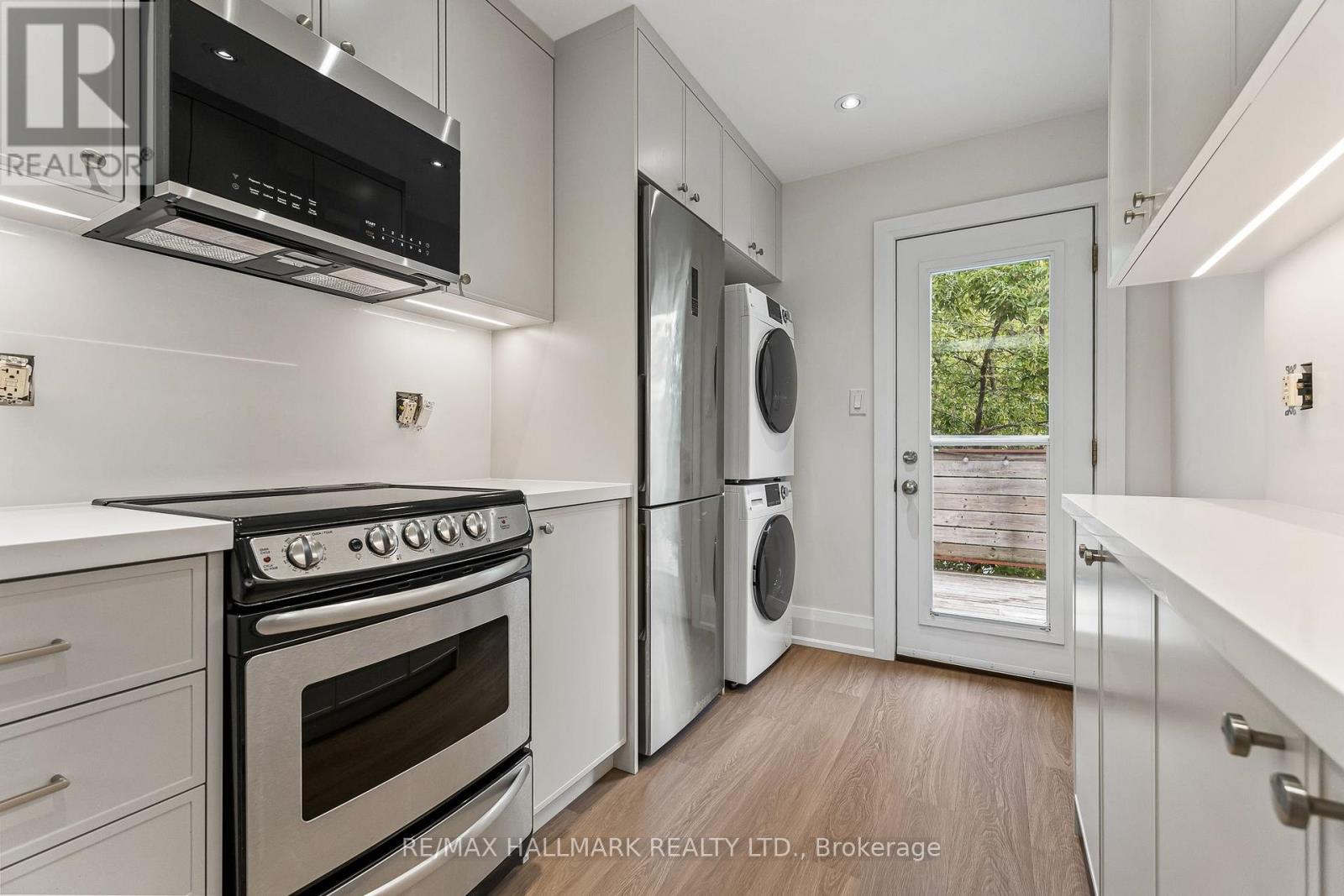 Upper - 229 Kingston Road, Toronto, Ontario  M4L 1T5 - Photo 5 - E13738008