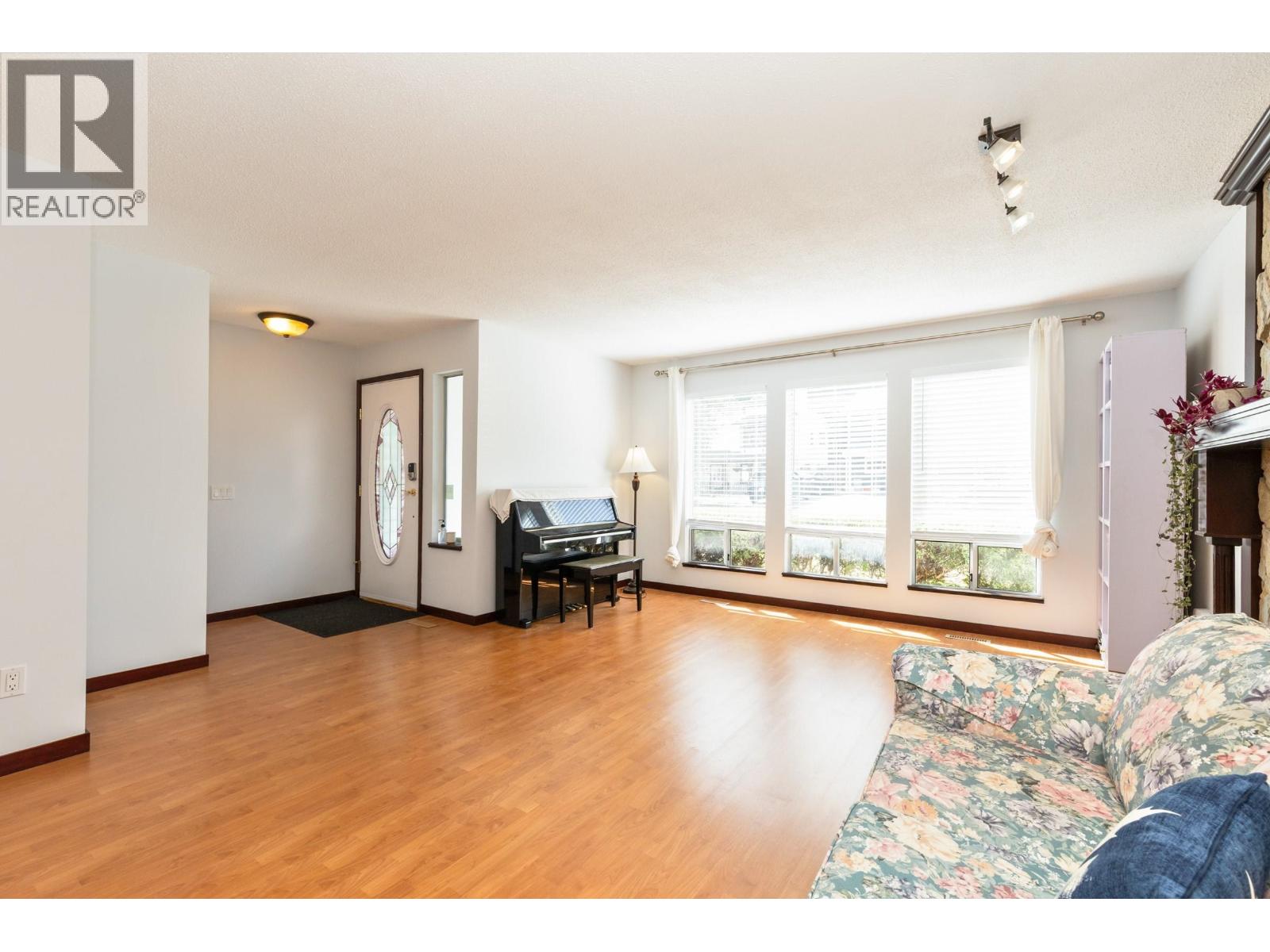 22687 Kendrick Loop, Maple Ridge, British Columbia  V2X 8Y9 - Photo 3 - R3160886