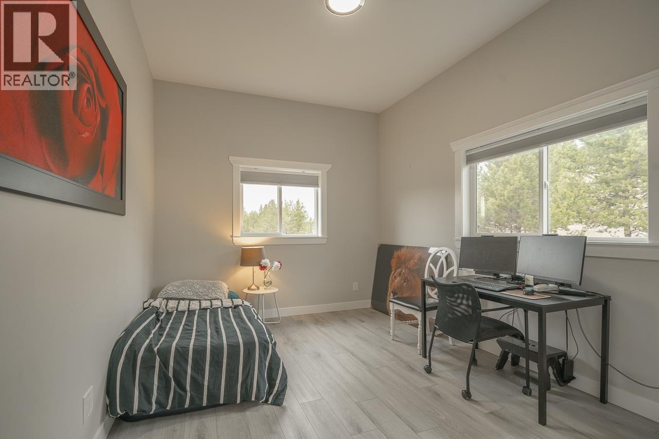 5593 Lakeside Court, 103 Mile House, British Columbia  V0K 2E1 - Photo 20 - R3161148