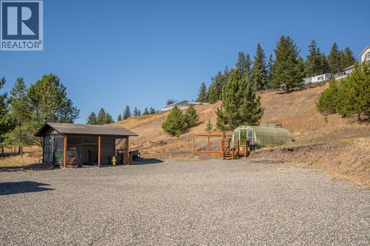 5593 Lakeside Court, 103 Mile House, British Columbia  V0K 2E1 - Photo 39 - R3161148