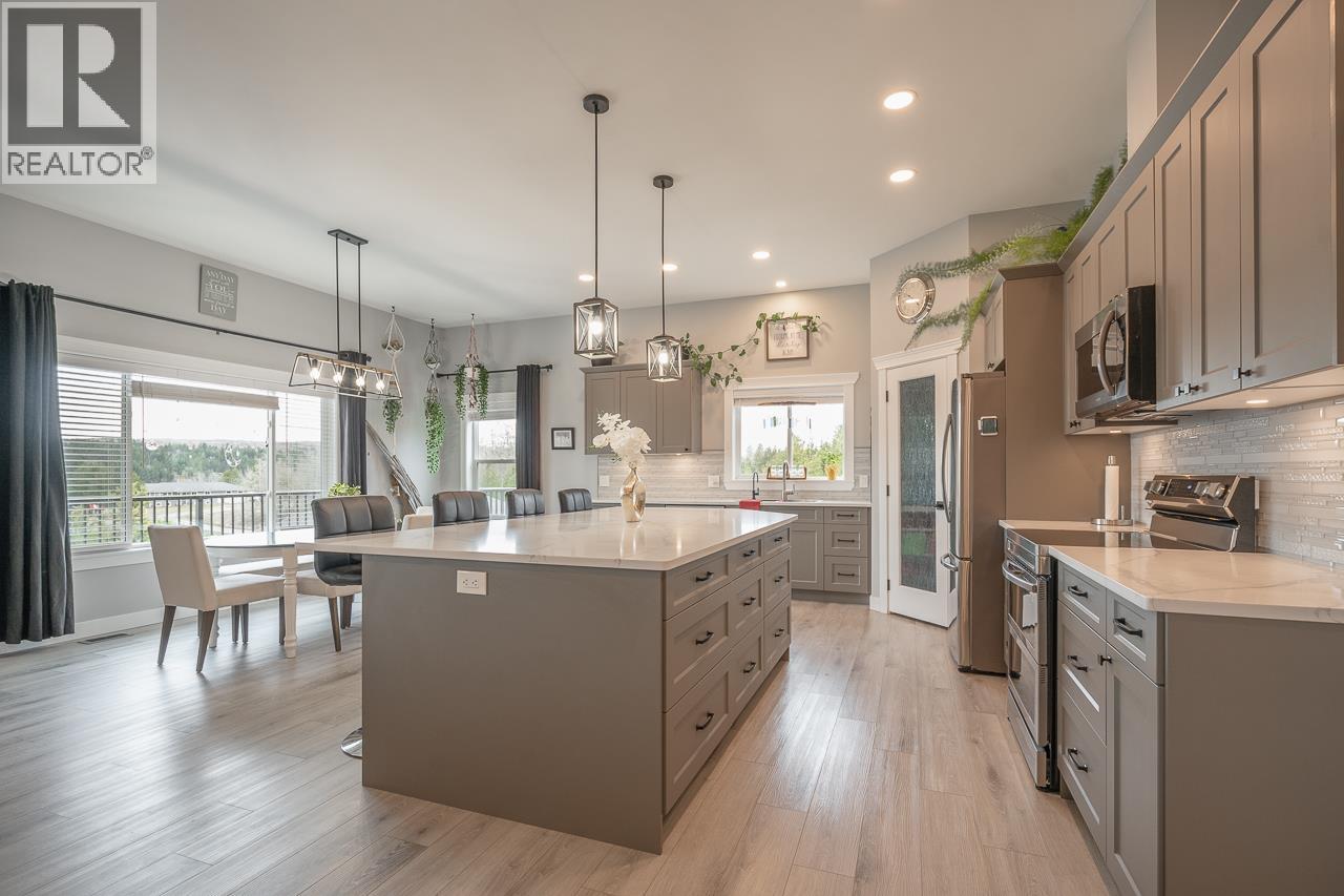 5593 Lakeside Court, 103 Mile House, British Columbia  V0K 2E1 - Photo 6 - R3161148