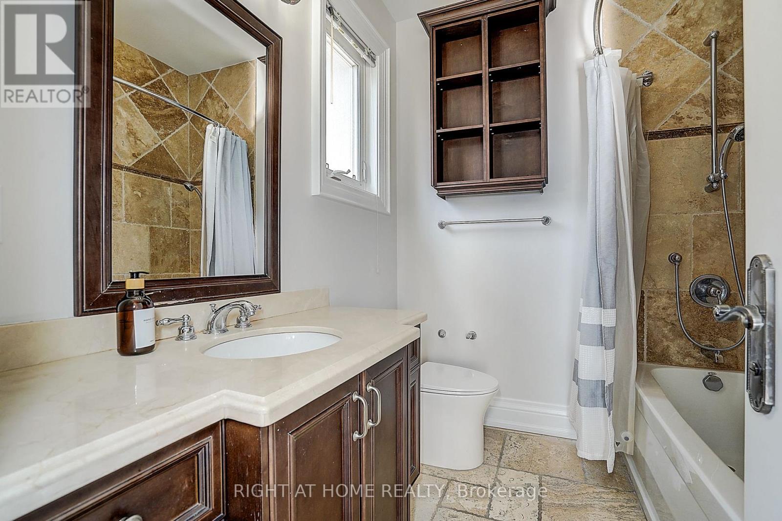 16 Fairview Avenue, Richmond Hill, Ontario  L4C 6L2 - Photo 36 - N13739198