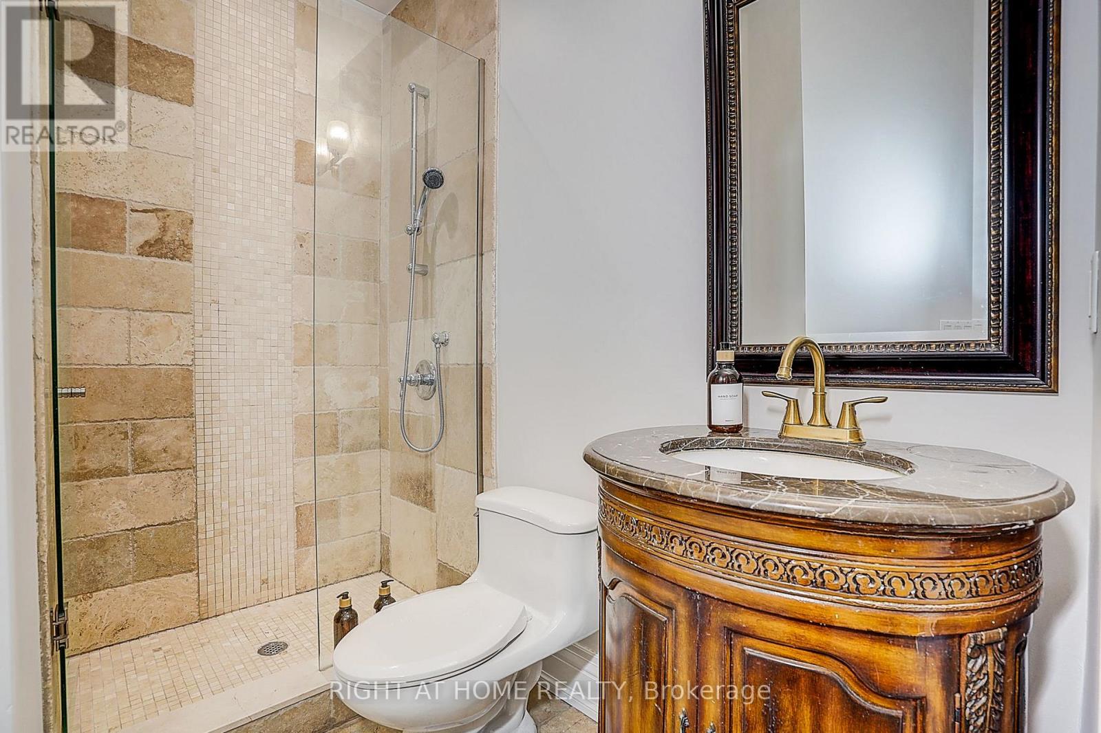 16 Fairview Avenue, Richmond Hill, Ontario  L4C 6L2 - Photo 40 - N13739198