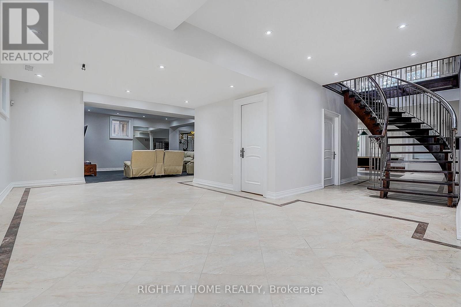 16 Fairview Avenue, Richmond Hill, Ontario  L4C 6L2 - Photo 44 - N13739198