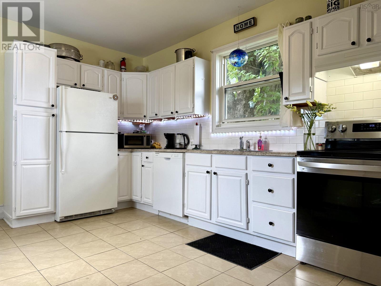 22 Chamberlain Street, Amherst, Nova Scotia  B4H 1J8 - Photo 19 - 202622249