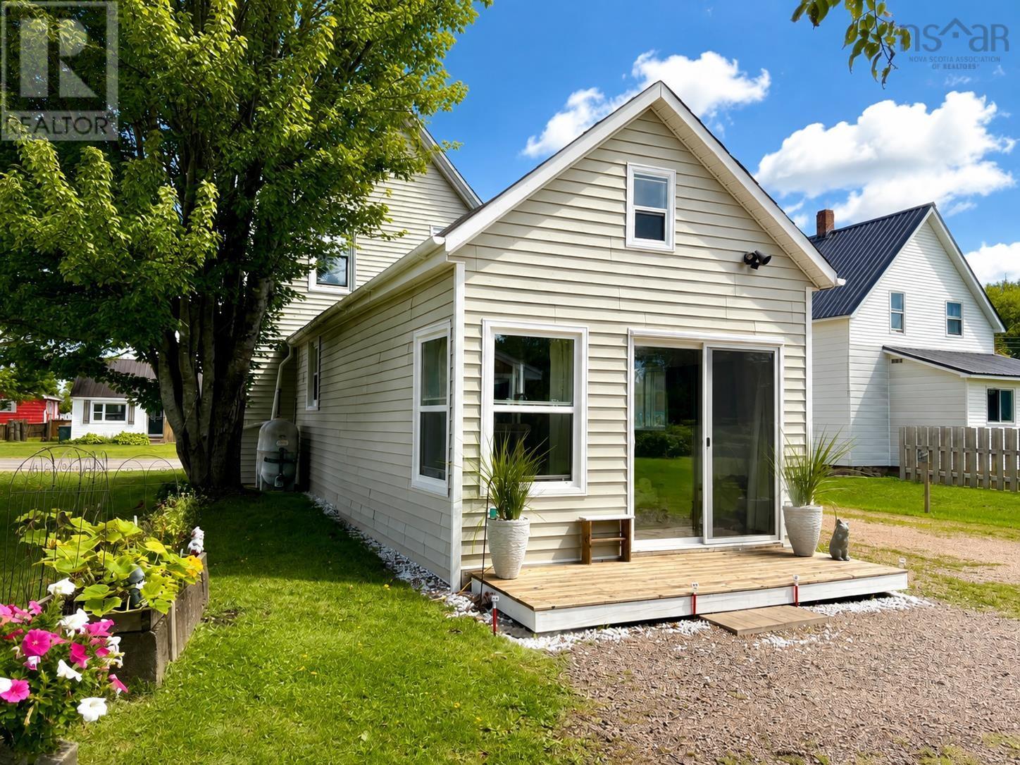 22 Chamberlain Street, Amherst, Nova Scotia  B4H 1J8 - Photo 9 - 202622249