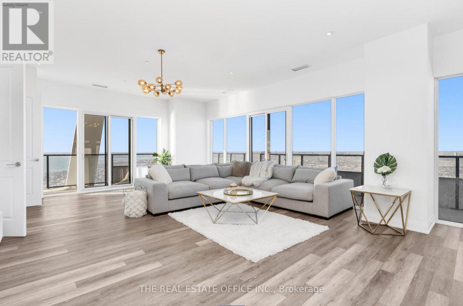 UPH01A - 30 SHORE BREEZE DRIVE, Toronto, Ontario