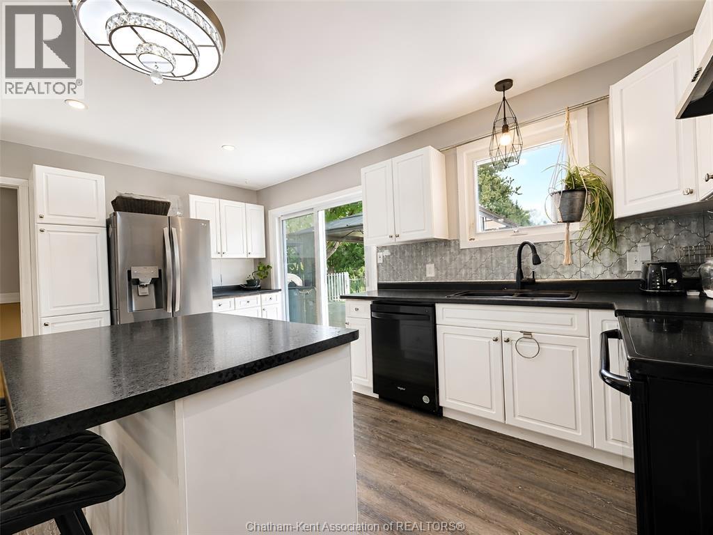 334 Mcnaughton Avenue, Chatham, Ontario  N7L 2G9 - Photo 6 - 26021402