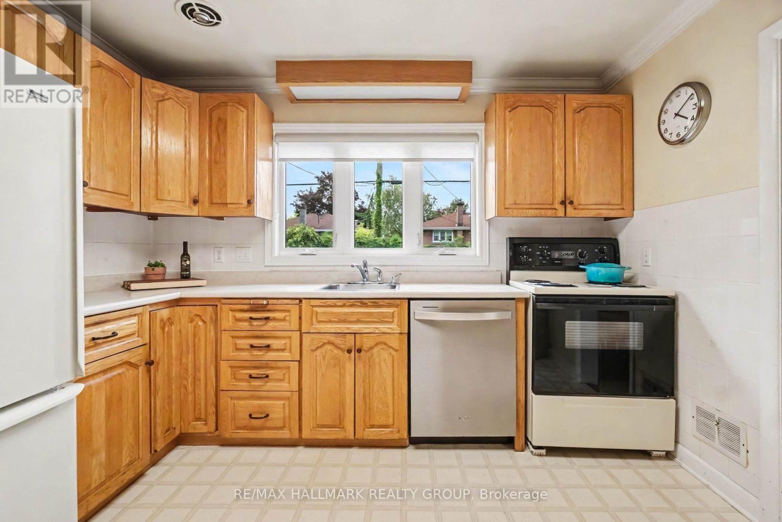 1236 Amesbrooke Drive, Ottawa, Ontario  K2C 2E6 - Photo 10 - X13739266