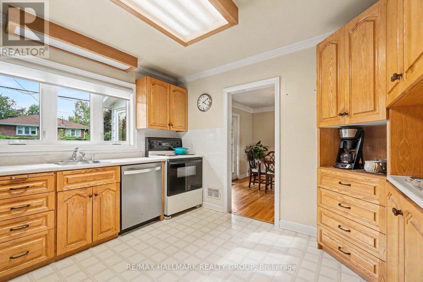 1236 Amesbrooke Drive, Ottawa, Ontario  K2C 2E6 - Photo 11 - X13739266