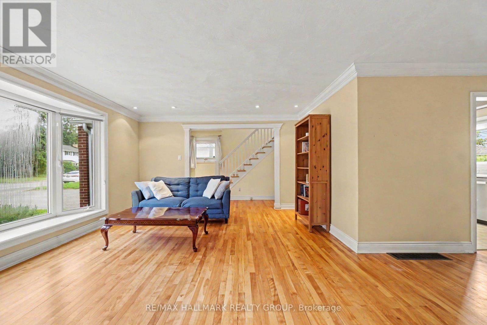 1236 Amesbrooke Drive, Ottawa, Ontario  K2C 2E6 - Photo 6 - X13739266