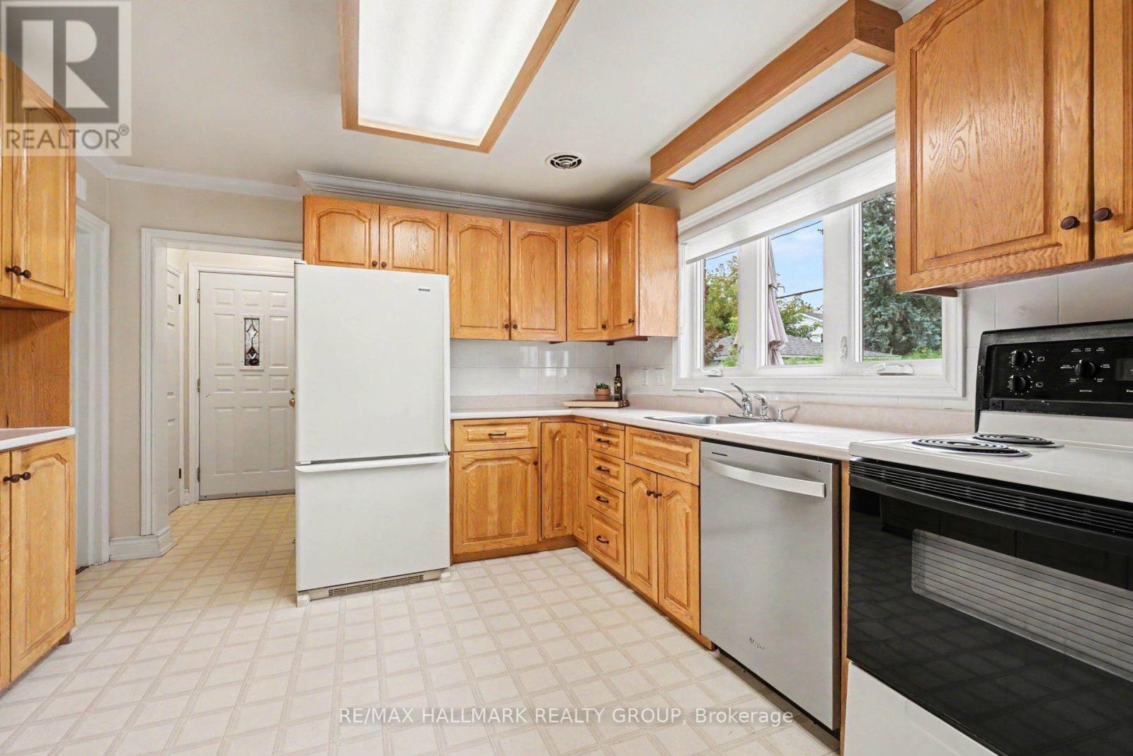 1236 Amesbrooke Drive, Ottawa, Ontario  K2C 2E6 - Photo 9 - X13739266