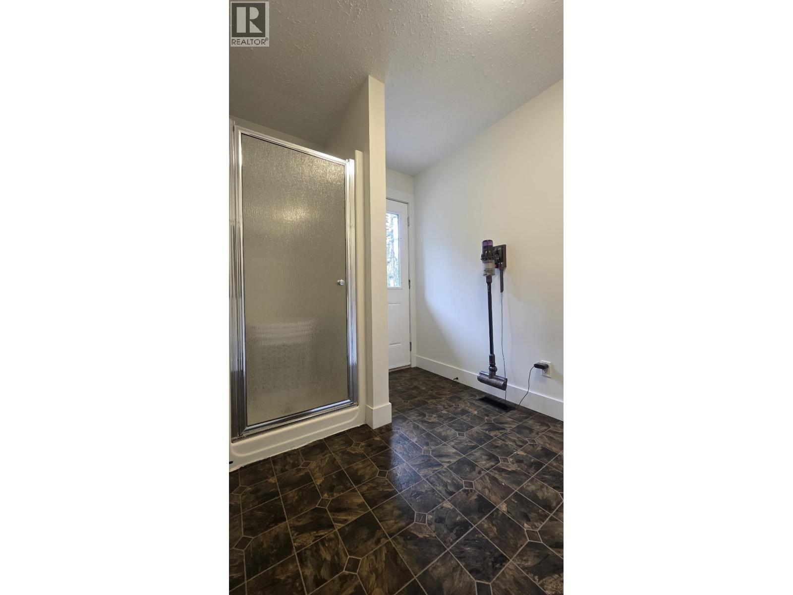 4958 Monical Road, 108 Mile Ranch, British Columbia  V0K 2Z0 - Photo 22 - R3160971