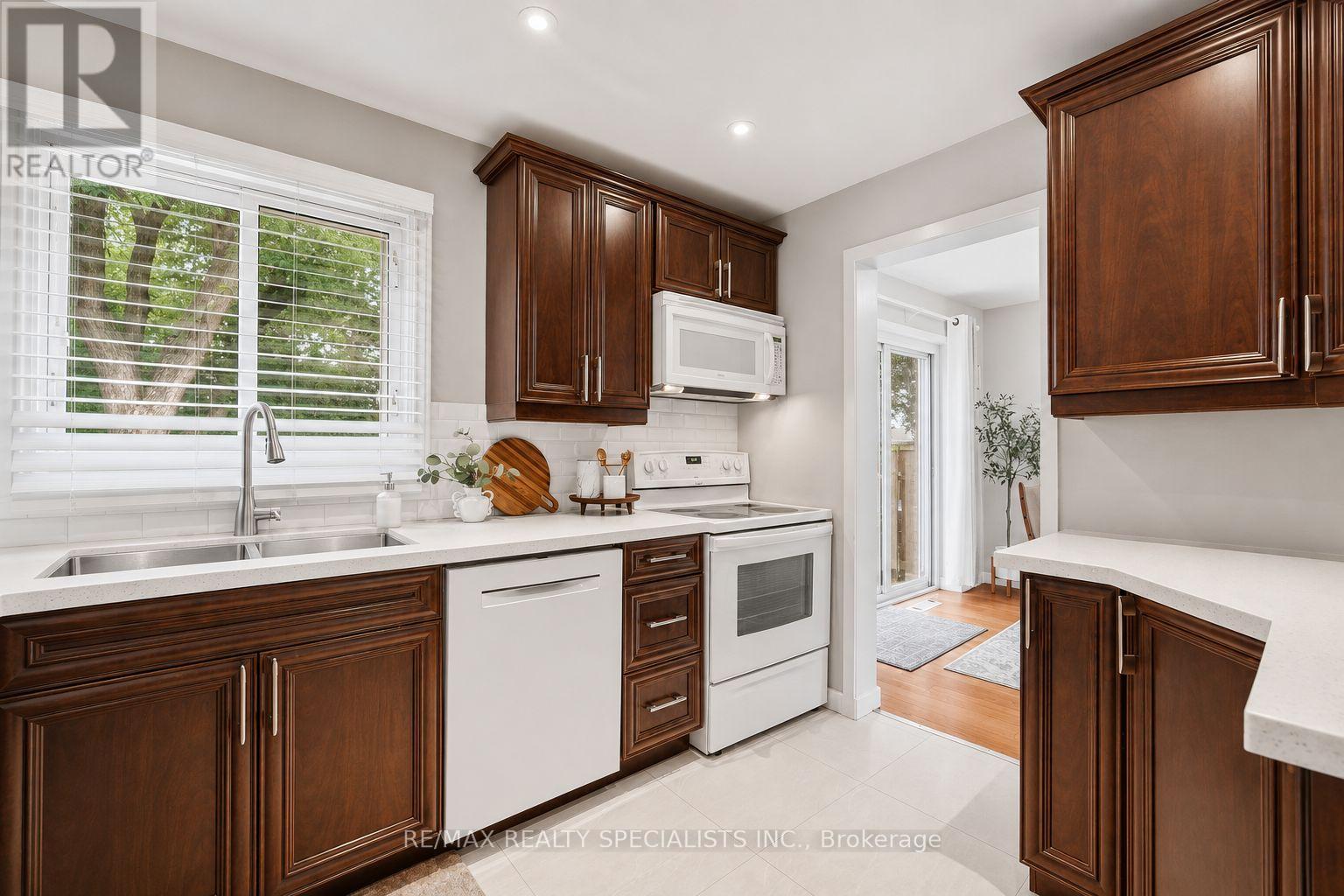 6851 Avila Road, Mississauga, Ontario  L5N 1R9 - Photo 9 - W13737732