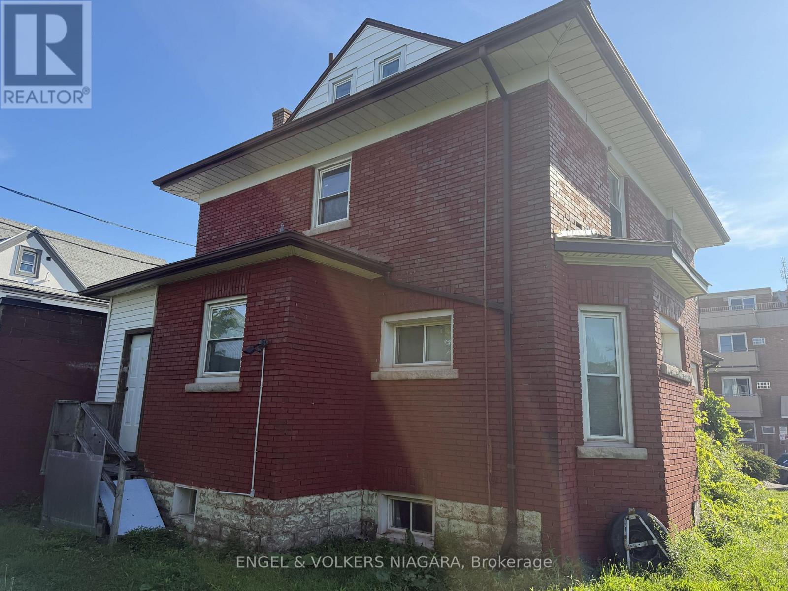 4689 Crysler Avenue, Niagara Falls, Ontario L2E 3V7 - Photo 3 - X13739304
