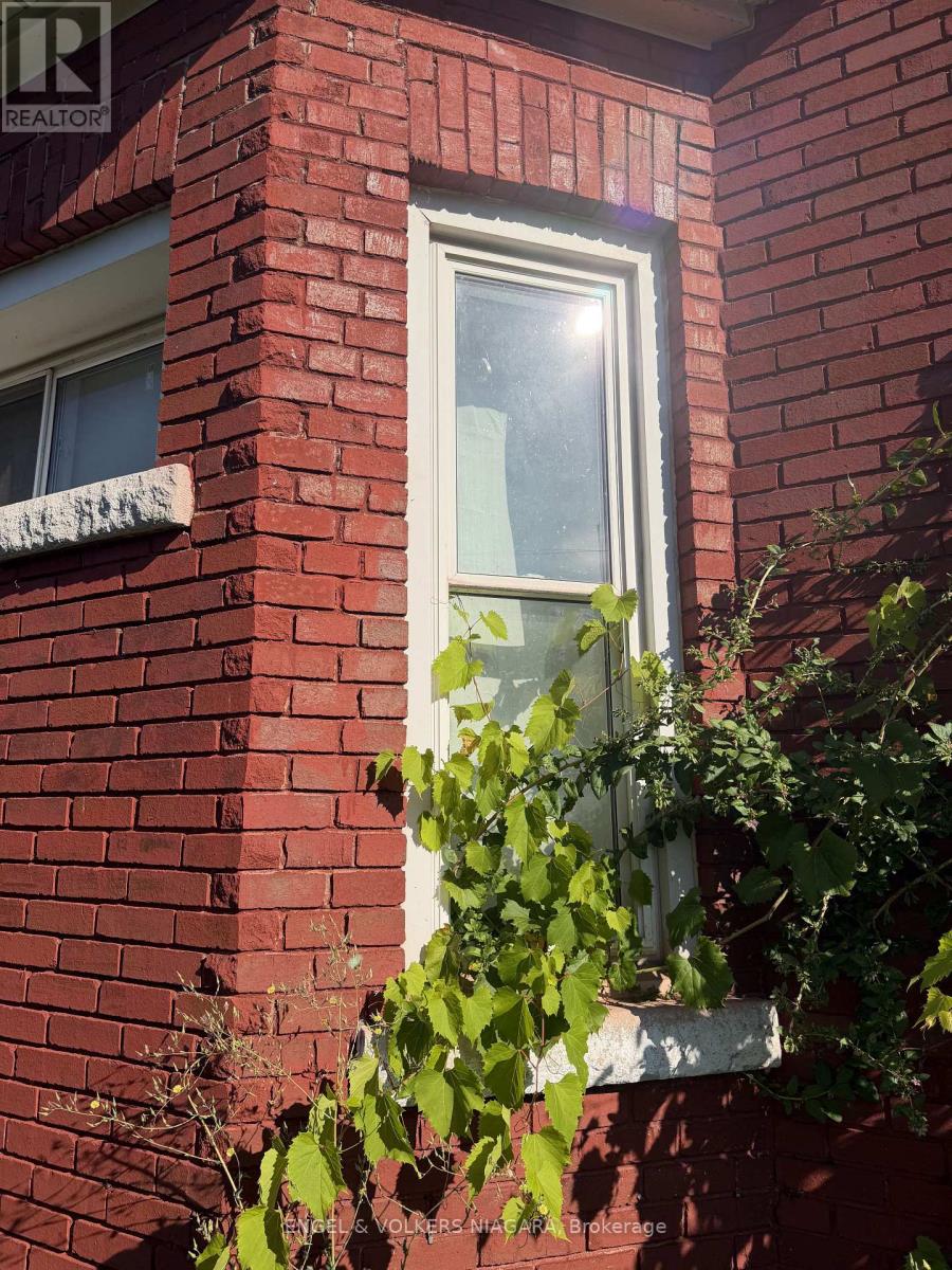4689 Crysler Avenue, Niagara Falls, Ontario L2E 3V7 - Photo 6 - X13739304