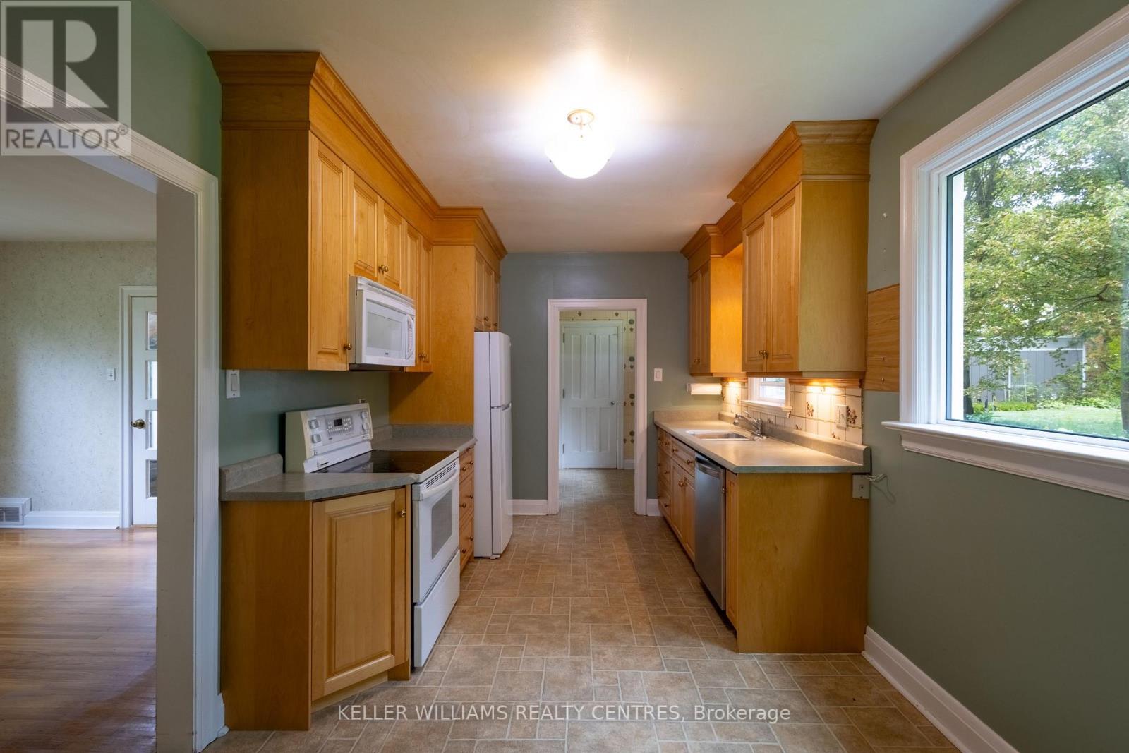 34 Cousins Drive, Aurora, Ontario  L4G 1B4 - Photo 8 - N13739318