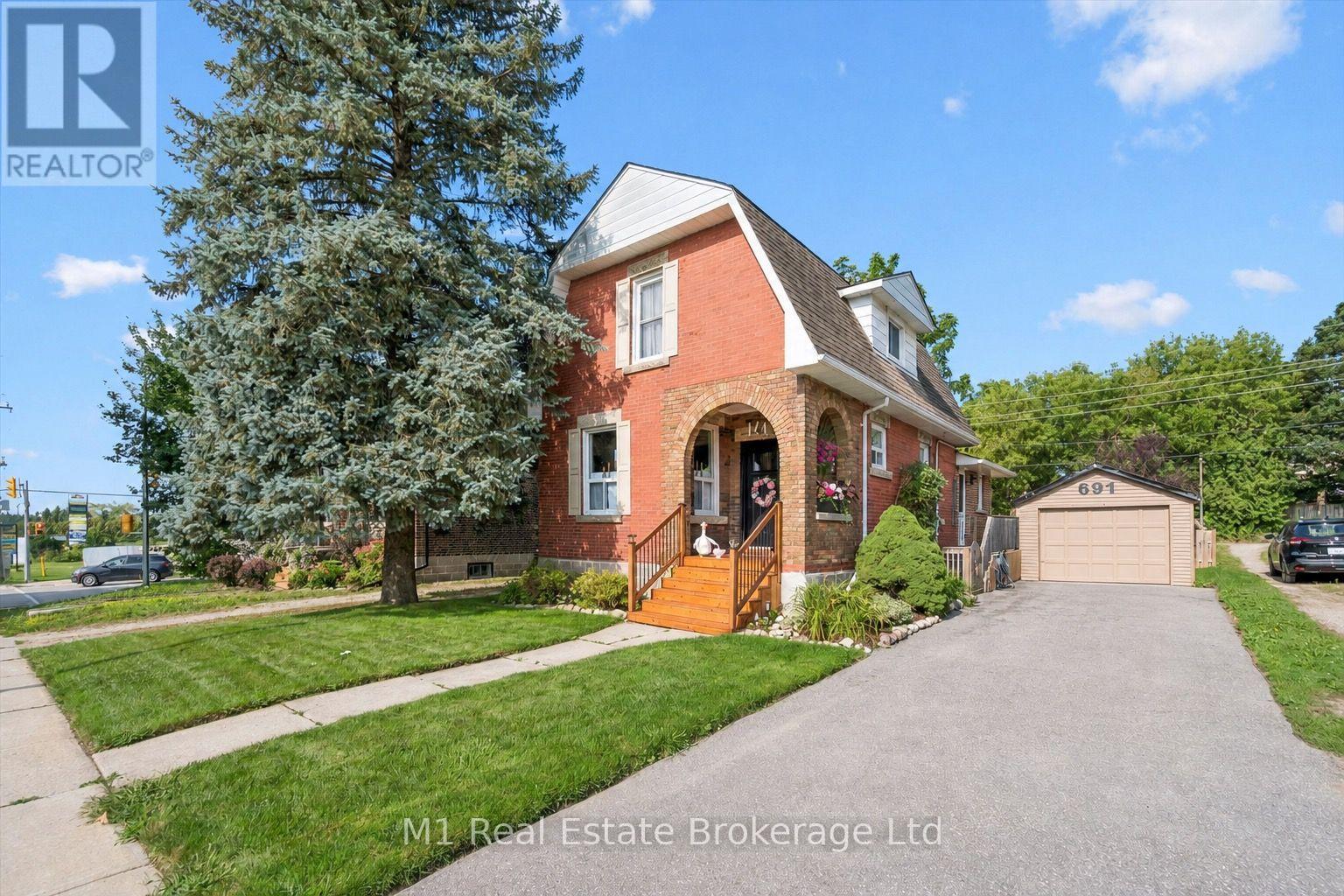 691 ST ANDREW STREET W, Centre Wellington, Ontario