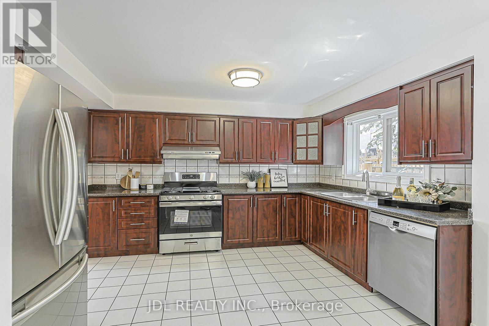 676 Ceremonial Drive, Mississauga, Ontario  L5R 3H9 - Photo 18 - W13739320