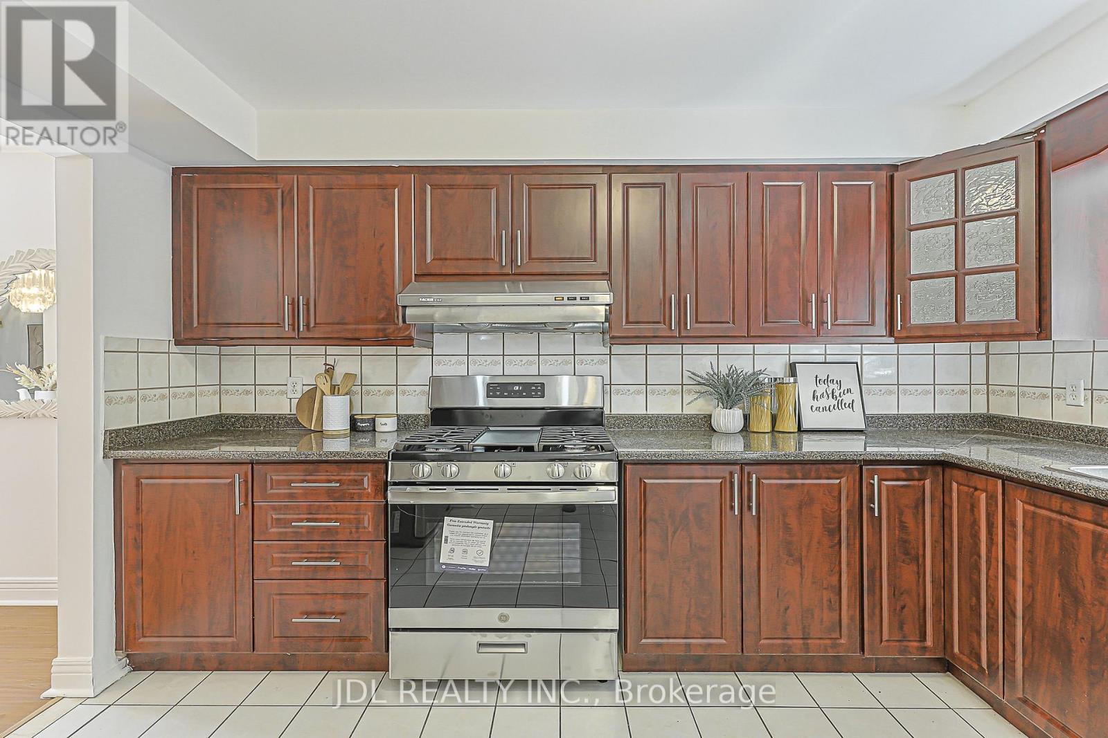 676 Ceremonial Drive, Mississauga, Ontario  L5R 3H9 - Photo 19 - W13739320