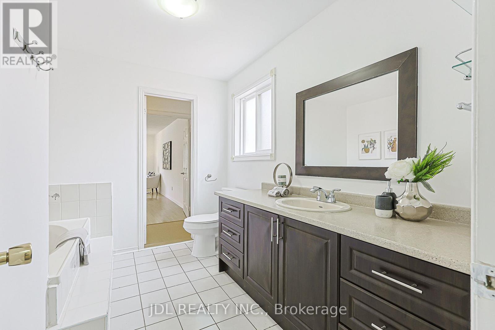 676 Ceremonial Drive, Mississauga, Ontario  L5R 3H9 - Photo 28 - W13739320
