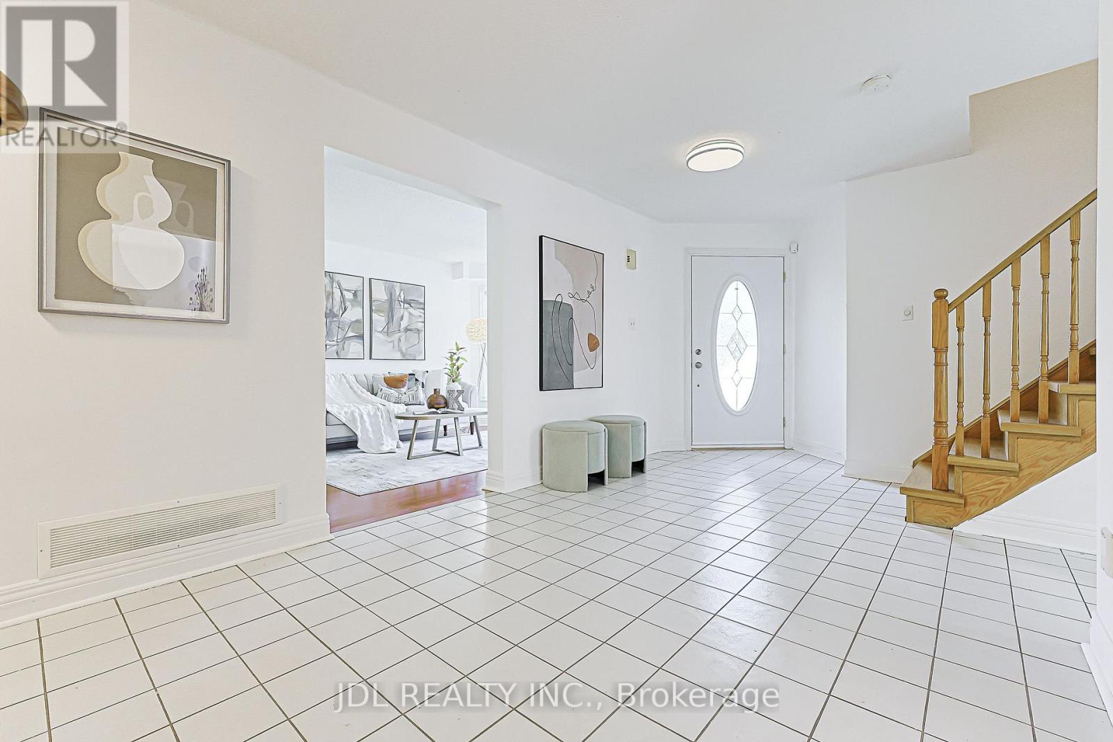 676 Ceremonial Drive, Mississauga, Ontario  L5R 3H9 - Photo 3 - W13739320