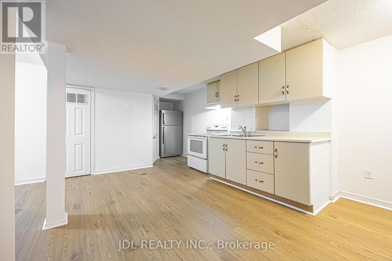 676 Ceremonial Drive, Mississauga, Ontario  L5R 3H9 - Photo 38 - W13739320